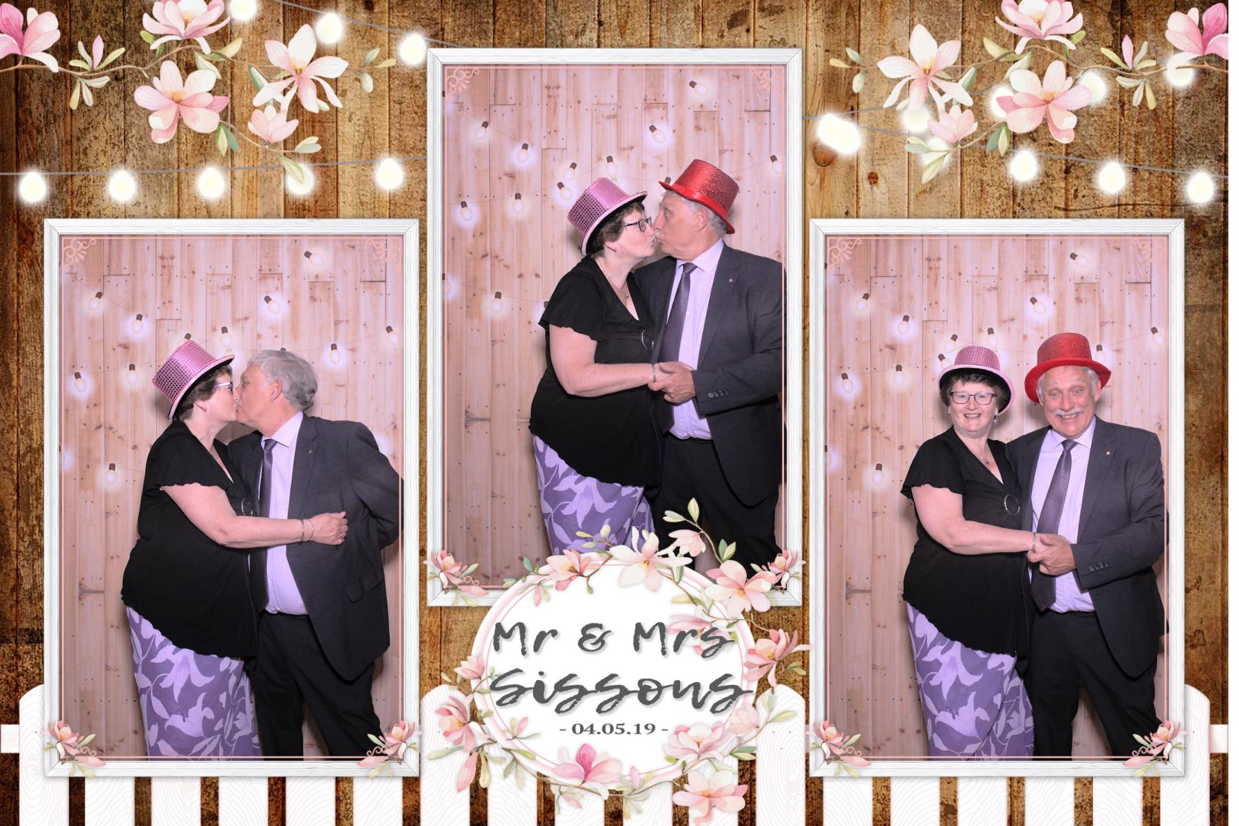 Mr and Mrs Sissons | View more photos from the event at gallery.blissbooth.co.uk/u/BlissBooth/Mr-and-Mrs-Sissons